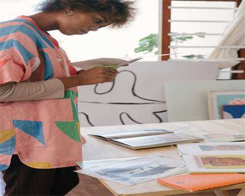 大脸女生适合的盘发型推荐与选择技巧